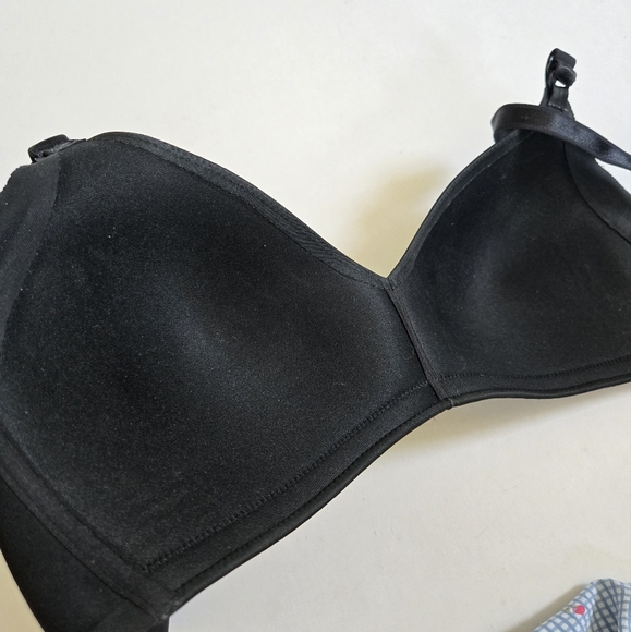Warners No Side Effects Black Wireless Satin bra Back Smoothing 01056 sz 38C - Picture 5 of 6